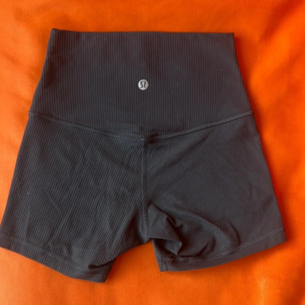 Lululemon Athletica High-Rise Ribbed  Short 4” - Picture 2 of 2